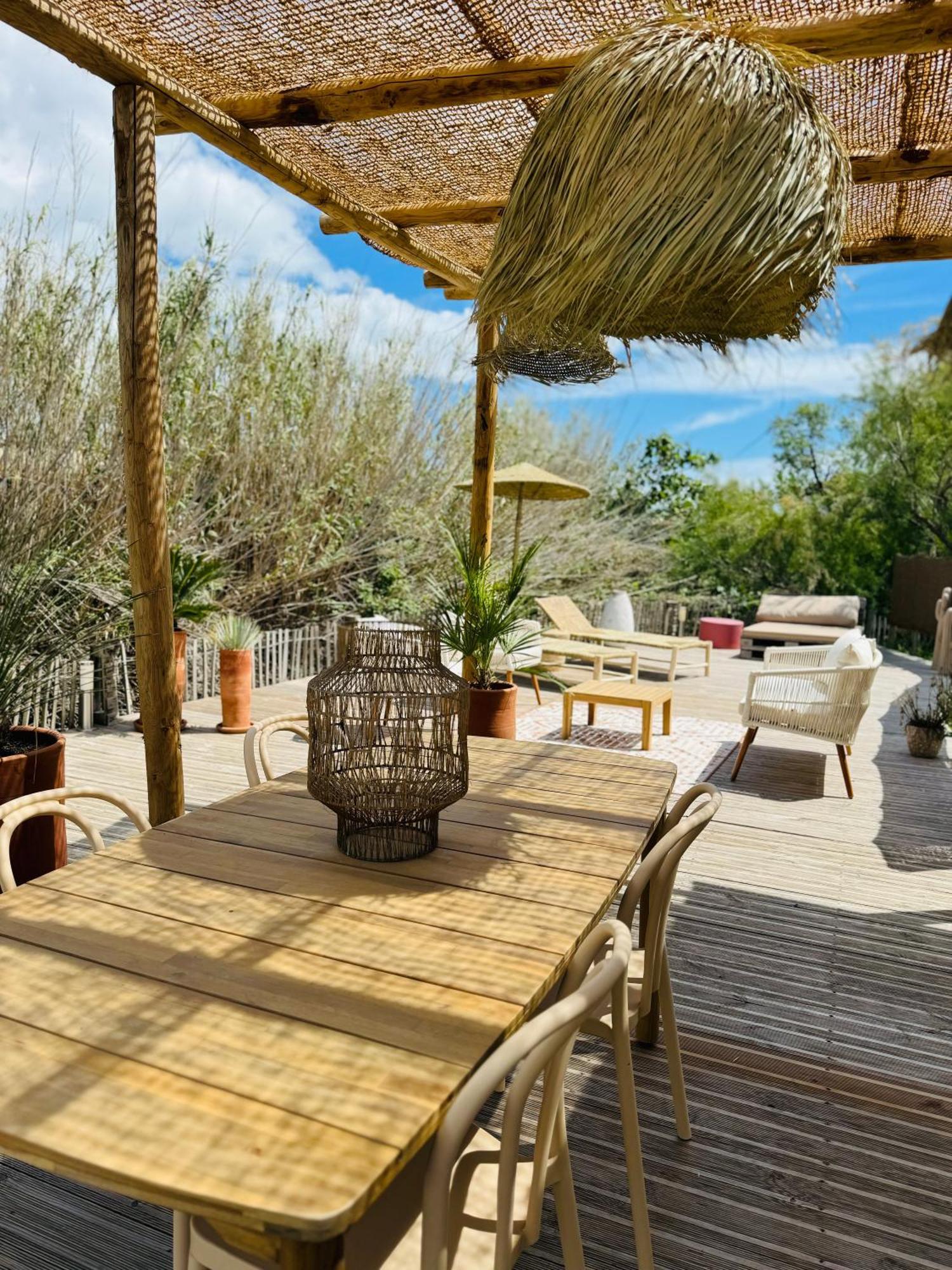 Cabane Le Flamant Avec Jardin, Piscine Et Parking Saintes-Maries-de-la-Mer Dış mekan fotoğraf